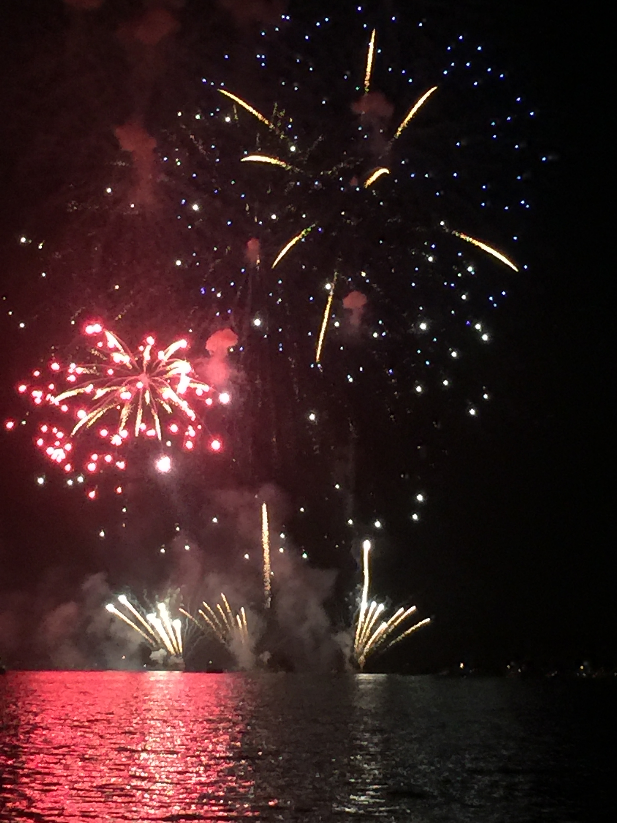 fireworks-at-devils-lake